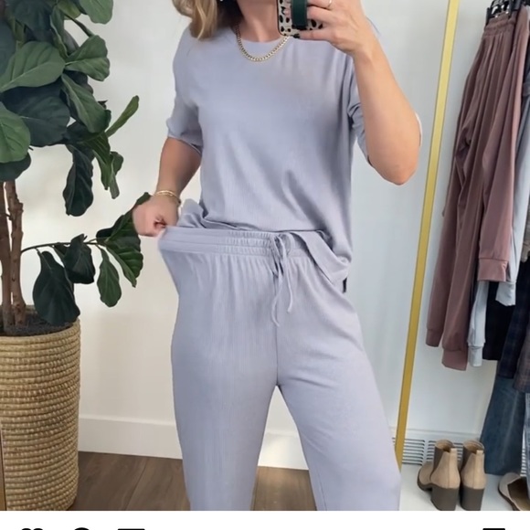 Lounge Set - Picture 2 of 7